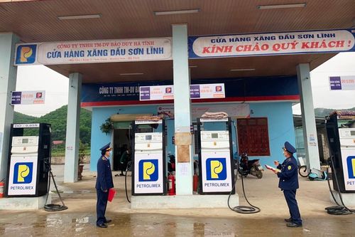 Hà Tĩnh: 'Tự dưng' ngừng bán hàng, 2 cây xăng bị phạt