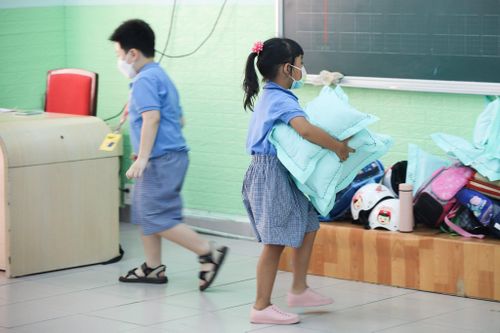 Học sinh là F0 ở TP.HCM tăng, trường khó dạy cả online và offline