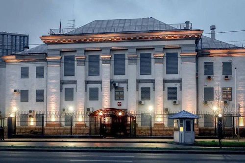 Nga sơ tán nhân viên ngoại giao khỏi Ukraine
