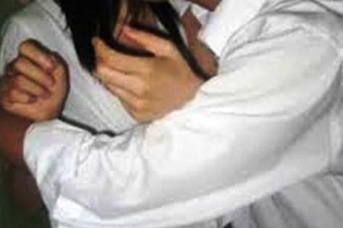 Nửa đêm nhờ anh hàng xóm mua đồ ăn, thiếu nữ suýt bị 'hại đời con gái'