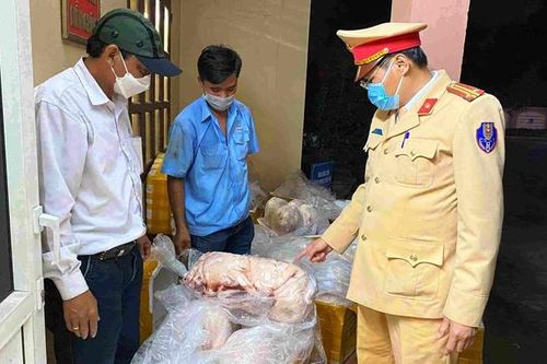 Nghệ An, Hà Tĩnh phát hiện hàng trăm kg thực phẩm 'bẩn' trên đường đi tiêu thụ