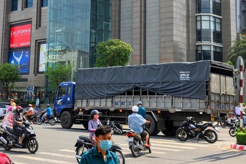 Va chạm với xe tải, cô gái trẻ tử vong thương tâm
