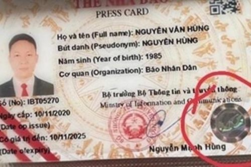 Mua biển số đẹp, sắm thẻ nhà báo giả để…thuận tiện đi lại