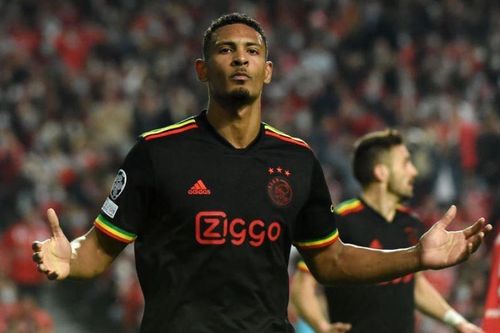 Haller đi vào lịch sử Champions League