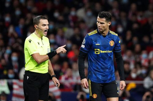 Ronaldo tỏ thái độ với trọng tài