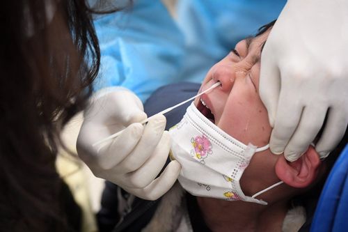 Phụ huynh sợ, trường lo nếu phải xét nghiệm cả lớp ngay khi có F0