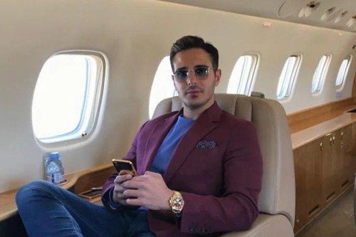 'Kẻ lừa đảo Tinder' bán đủ thứ sau khi nổi tiếng nhờ Netflix