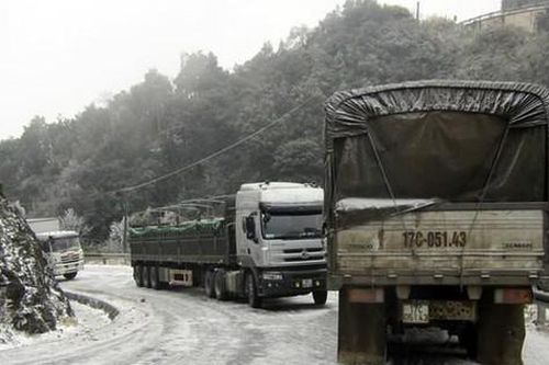 Lái xe khi đường đóng băng, trơn trượt cần lưu ý gì?
