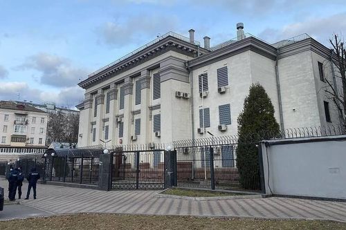 Đại sứ quán Nga hạ cờ, sơ tán nhân viên khỏi Ukraine