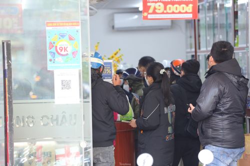 Đổ xô tự mua thuốc điều trị COVID-19, nhiều người phải 'quay đầu' vì không có đơn thuốc