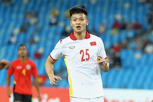 21 phút đóng vai tiền đạo của thủ môn Liêm Điều