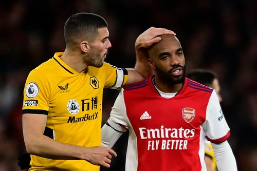 Pha thay người nhầm gây gián đoạn trận Arsenal đấu Wolves