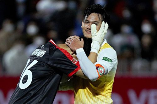 Nguyên Mạnh khiến đối thủ thán phục