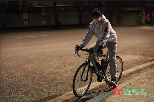 Người Hà Nội duy trì luyện tập thể dục, thể thao trong thời tiết giá rét