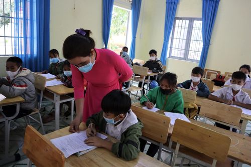 Cô giáo 9x dạy học sinh dân tộc thiểu số: Chia sẻ để thấu hiểu