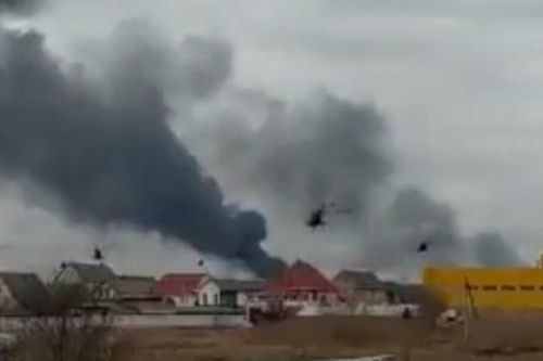 Xung đột Nga-Ukraine: Ukraine hứng ba mũi tấn công Bắc, Đông, Nam; quân đội Nga kiểm soát sân bay quân sự gần Kiev và nhà máy điện hạt nhân Chernobyl