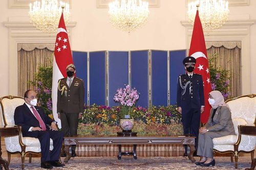 Chủ tịch nước Nguyễn Xuân Phúc hội kiến với Tổng thống Singapore Halimah Yacob