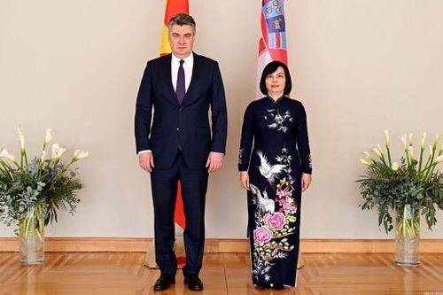 Đại sứ Nguyễn Thị Bích Thảo trình Thư ủy nhiệm lên Tổng thống Croatia