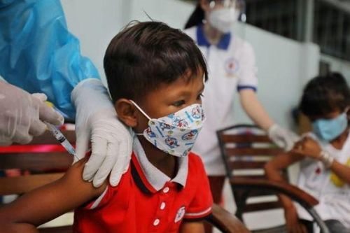 Campuchia bắt đầu tiêm vaccine COVID-19 cho trẻ 3-4 tuổi