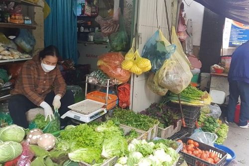 Sốc với thực phẩm tăng giá dựng đứng, hành lá đắt hơn thịt lợn