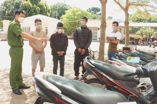 Đắk Lắk: Bắt nhóm đối tượng gây ra hàng loạt vụ trộm cắp xe máy