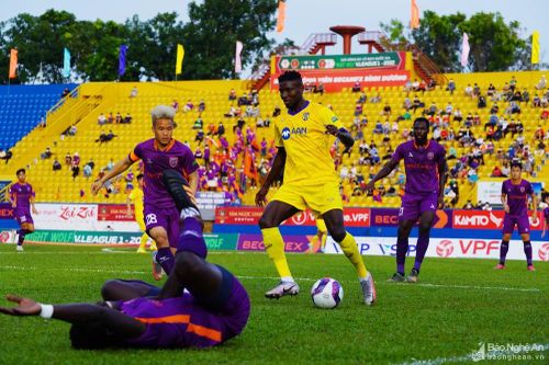 SLNA thắng Bình Dương ngày khai màn V.League