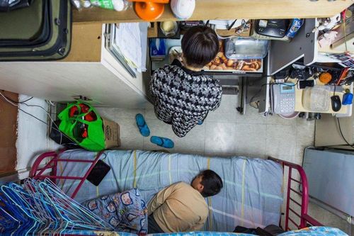Người Hong Kong thà mua 'nhà quan tài' còn hơn trắng tay