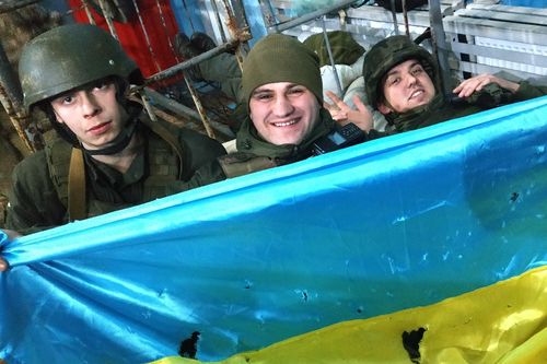 Quân Ukraine đánh bật lính dù Nga, chiếm lại sân bay trọng điểm