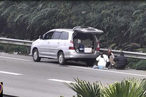 Bữa ăn 'giá trên trời' bên đường cao tốc