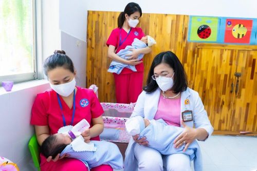 Vinh danh mô hình chạy thận trong khu cách ly và chăm sóc thai phụ mắc Covid-19