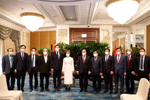 Chủ tịch nước tiếp các doanh nghiệp về tài chính, năng lượng Singapore