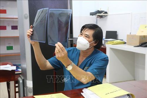 Nỗ lực giành từng hơi thở cho bệnh nhân COVID-19
