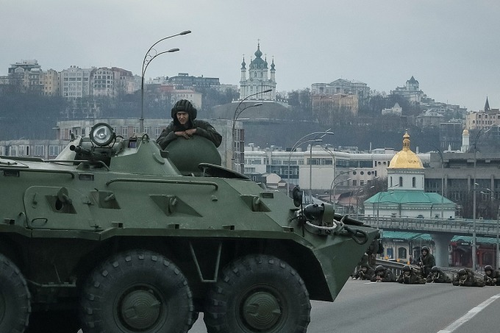 Nga tuyên bố kiểm soát thành phố Melitopol, nói Tổng thống Ukraine đã rời Kiev
