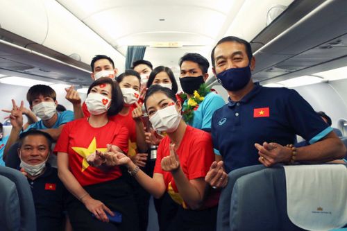 U23 Việt Nam ăn mừng chức vô địch trên máy bay