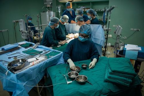 Cảnh hồi sinh những trái tim 'lỗi nhịp' tại Bệnh viện Bạch Mai