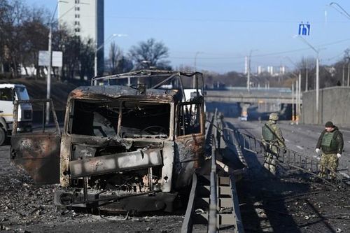 Nổ vang trời gần trung tâm Kiev, Ukraine lập 'đội quân IT' tấn công mạng Nga