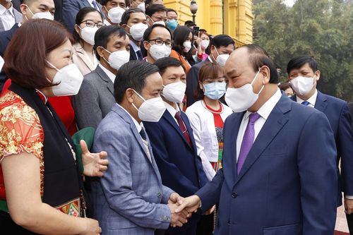 Chủ tịch nước Nguyễn Xuân Phúc gặp mặt cán bộ y tế tiêu biểu toàn quốc