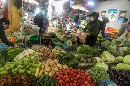 Nhiều mặt hàng tăng giá theo xăng dầu