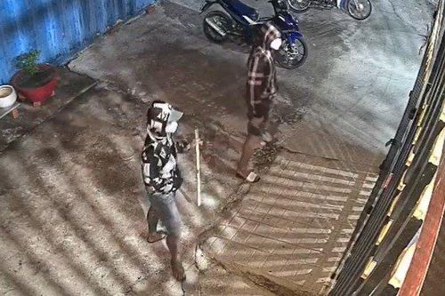 Nhóm trộm gà dọa giết chủ nhà