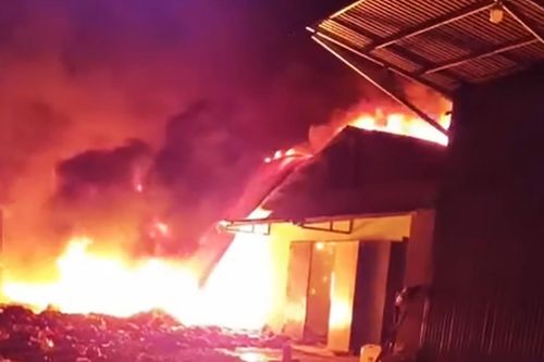 Cháy lớn tại xưởng sơ chế, thiêu rụi hàng chục tấn cà phê ở Lâm Đồng