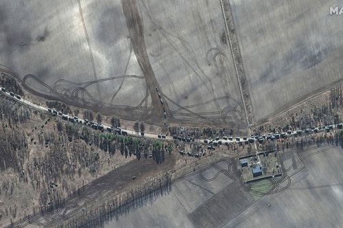 Đoàn xe quân sự dài 27 km của Nga áp sát thủ đô Kyiv