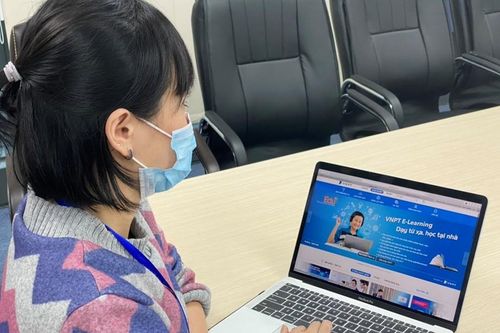 Hà Nội: Nhiều giáo viên F0, F1 vẫn 'đứng lớp' dạy học