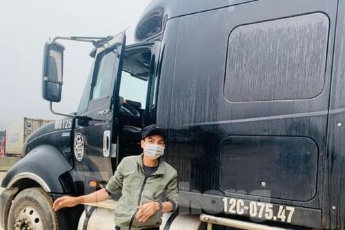 Vụ hoán đổi 'lốt' xe xuất khẩu ở Lạng Sơn: Những người liên quan vẫn 'bóng chim, tăm cá'