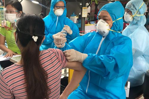 Chiều 1/3: Việt Nam đã tiếp nhận hơn 218 triệu liều vaccine phòng COVID-19; tiêm gần 195 triệu liều