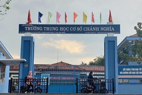 Vụ phụ huynh hành hung học sinh: Công an Bình Dương đang xác minh
