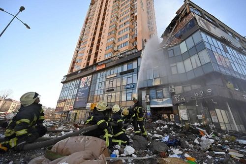 Xung đột Nga-Ukraine: Moscow thông báo sẽ tấn công mục tiêu ở Kiev, Lãnh sự quán Slovenia ở Kharkov trúng tên lửa
