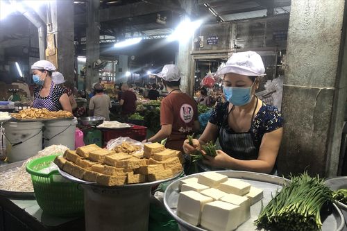 Hàng hóa tại TPHCM lập đỉnh giá mới