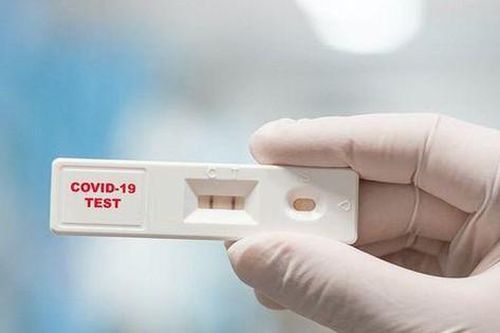Cẩm nang điều trị F0 tại nhà: Mắc COVID-19 có nên tắm, gội, xông?