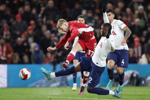 Tottenham thua sốc đội bóng loại MU khỏi FA Cup
