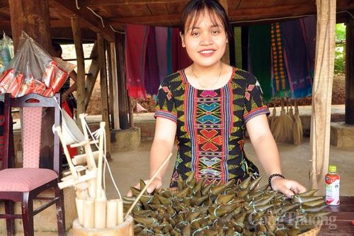 Độc đáo bánh tình yêu tại Làng Văn hóa - Du lịch các dân tộc Việt Nam
